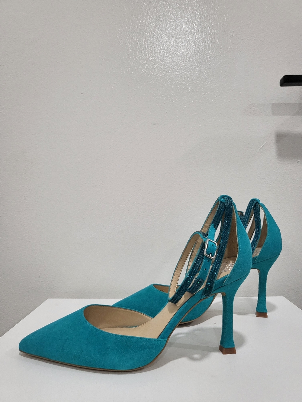 NWOT Vince Camuto Turquoise Ketrinda Strappy Pumps - Size 8